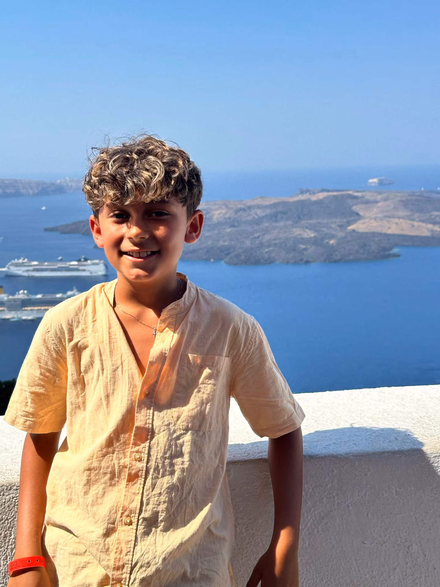 Família Cris Pelo Mundo em locação, vivendo a experiência de um destino turístico durante a captação.